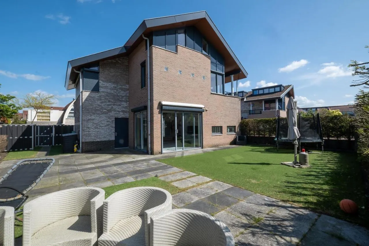 Big 5-Bedroom House In Capelle Aan Den Ijssel