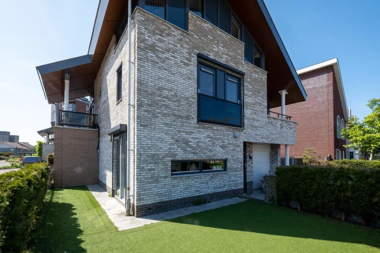 Holiday home Big 5-Bedroom House In Capelle Aan Den Ijssel
