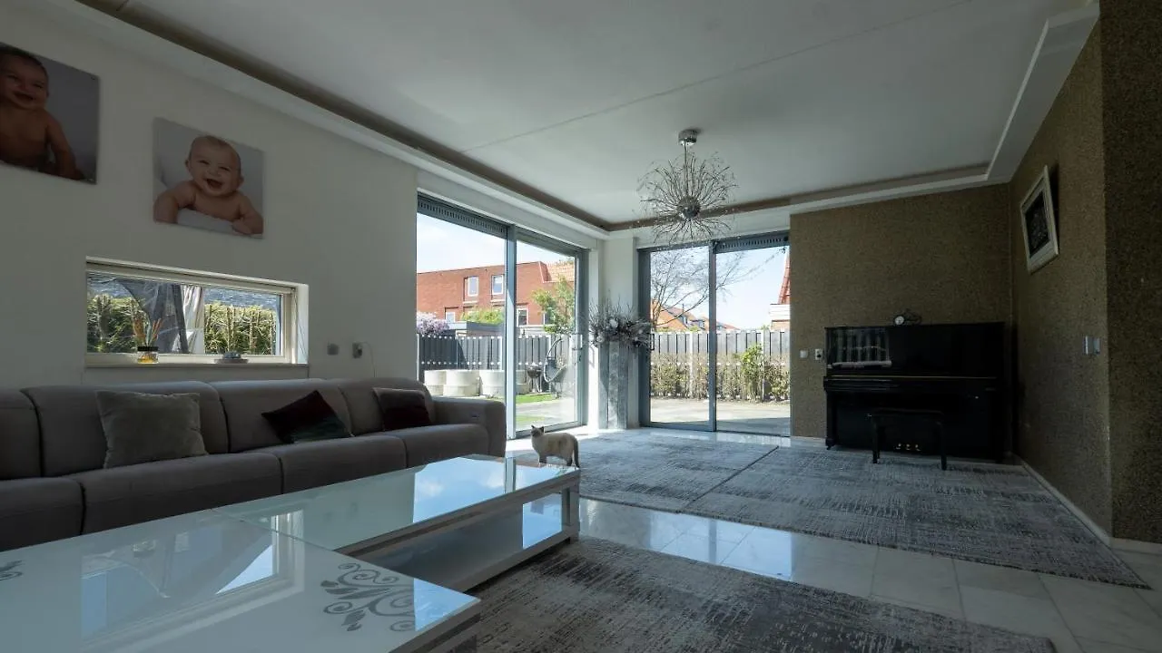 Big 5-Bedroom House In Capelle Aan Den Ijssel Holiday home